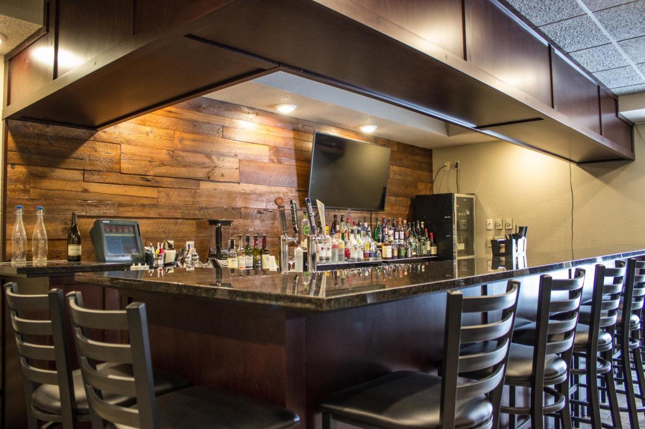 Cobblestone Suites - Oshkosh Bagian luar foto