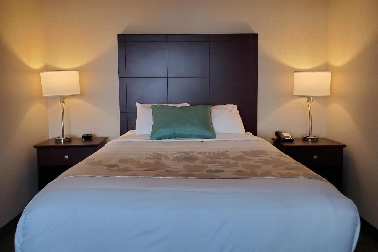 Cobblestone Suites - Oshkosh Bagian luar foto