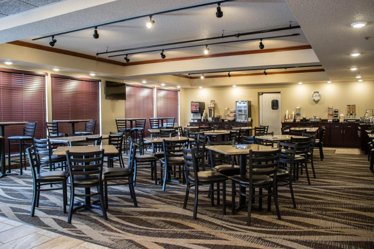 Cobblestone Suites - Oshkosh Bagian luar foto