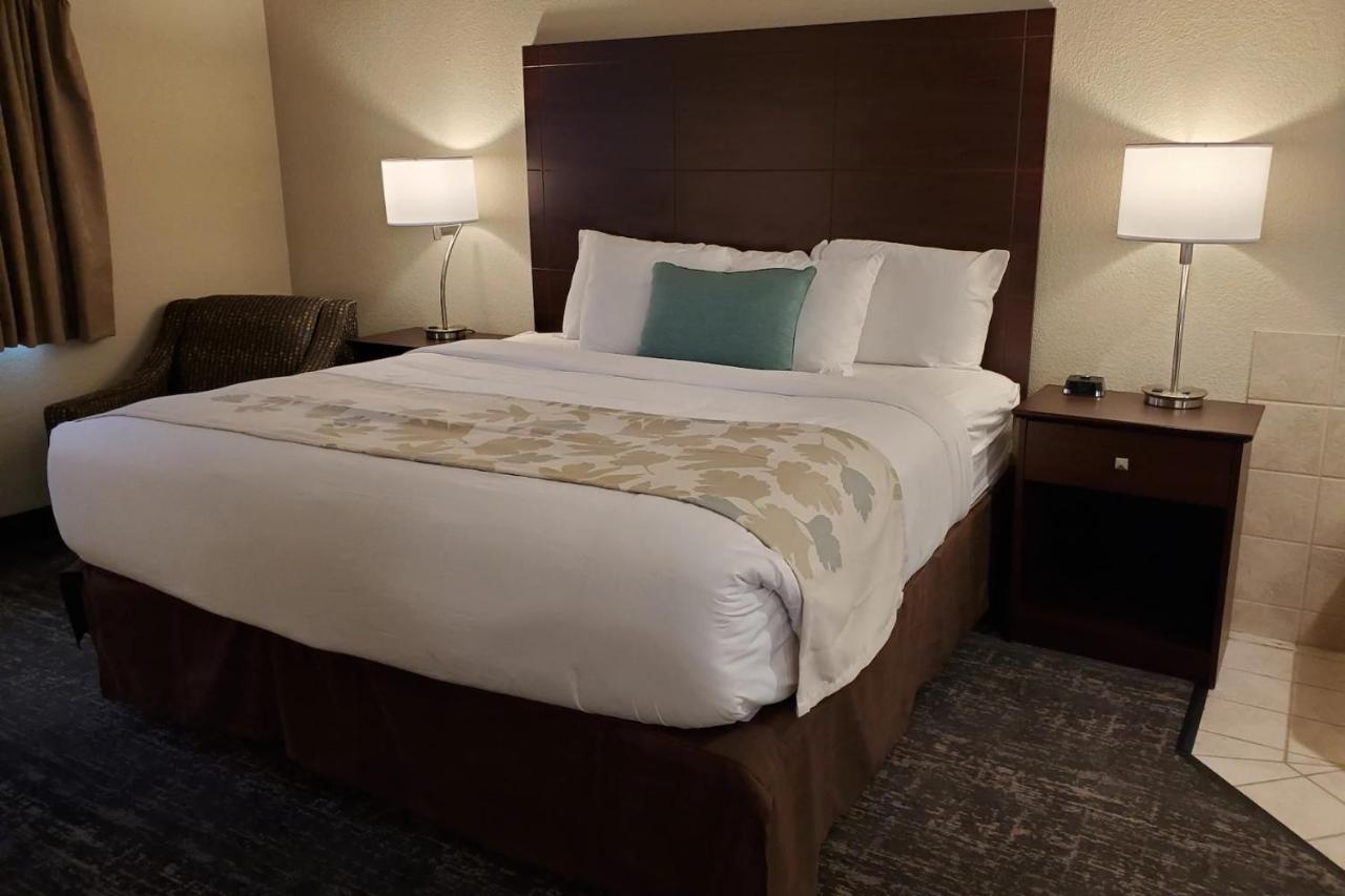 Cobblestone Suites - Oshkosh Bagian luar foto