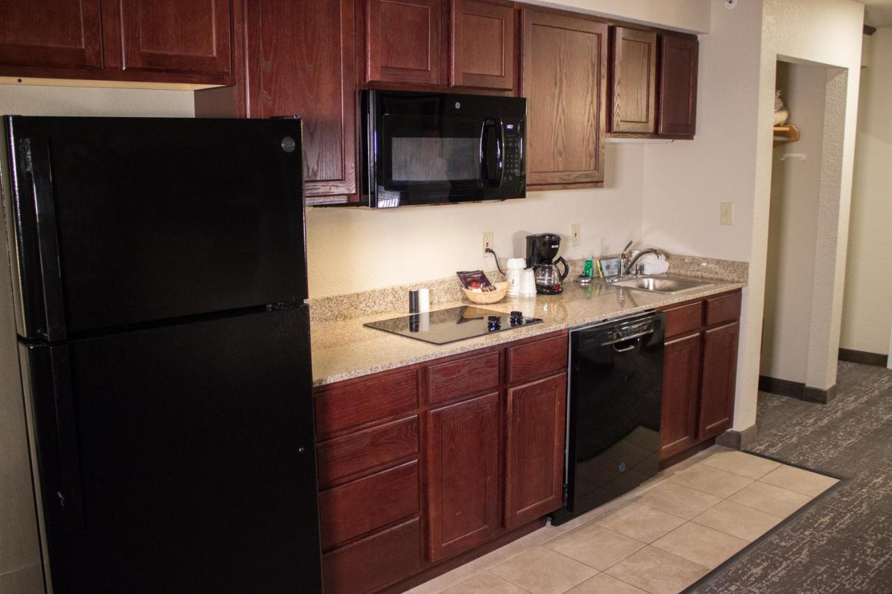 Cobblestone Suites - Oshkosh Bagian luar foto