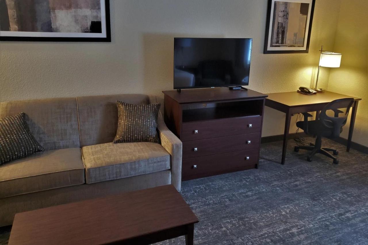 Cobblestone Suites - Oshkosh Bagian luar foto