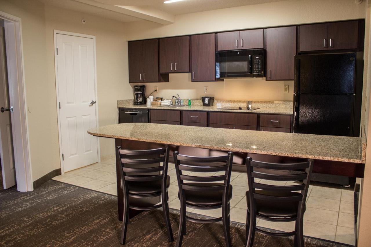 Cobblestone Suites - Oshkosh Bagian luar foto