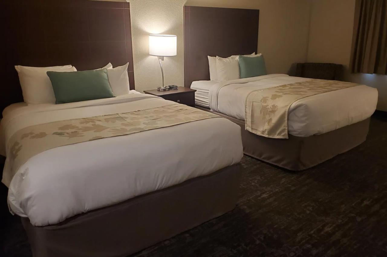 Cobblestone Suites - Oshkosh Bagian luar foto