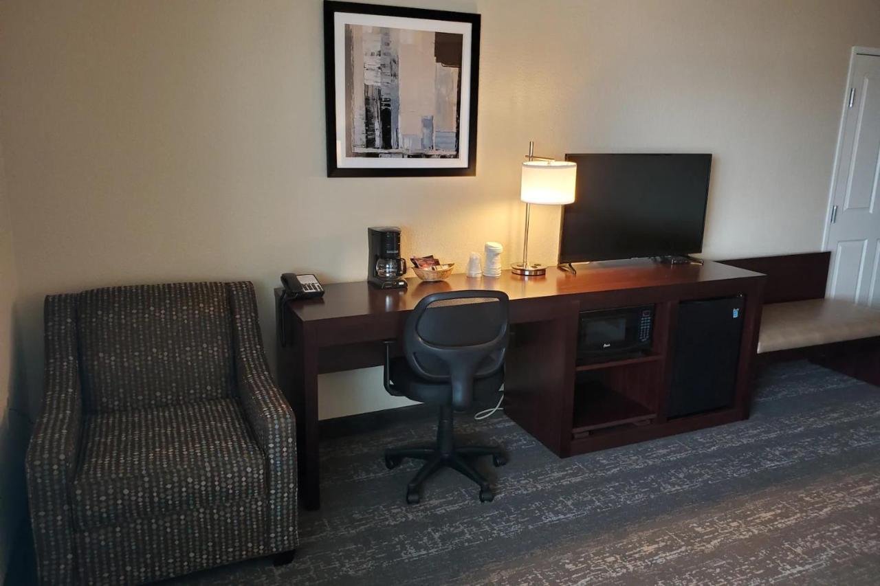 Cobblestone Suites - Oshkosh Bagian luar foto