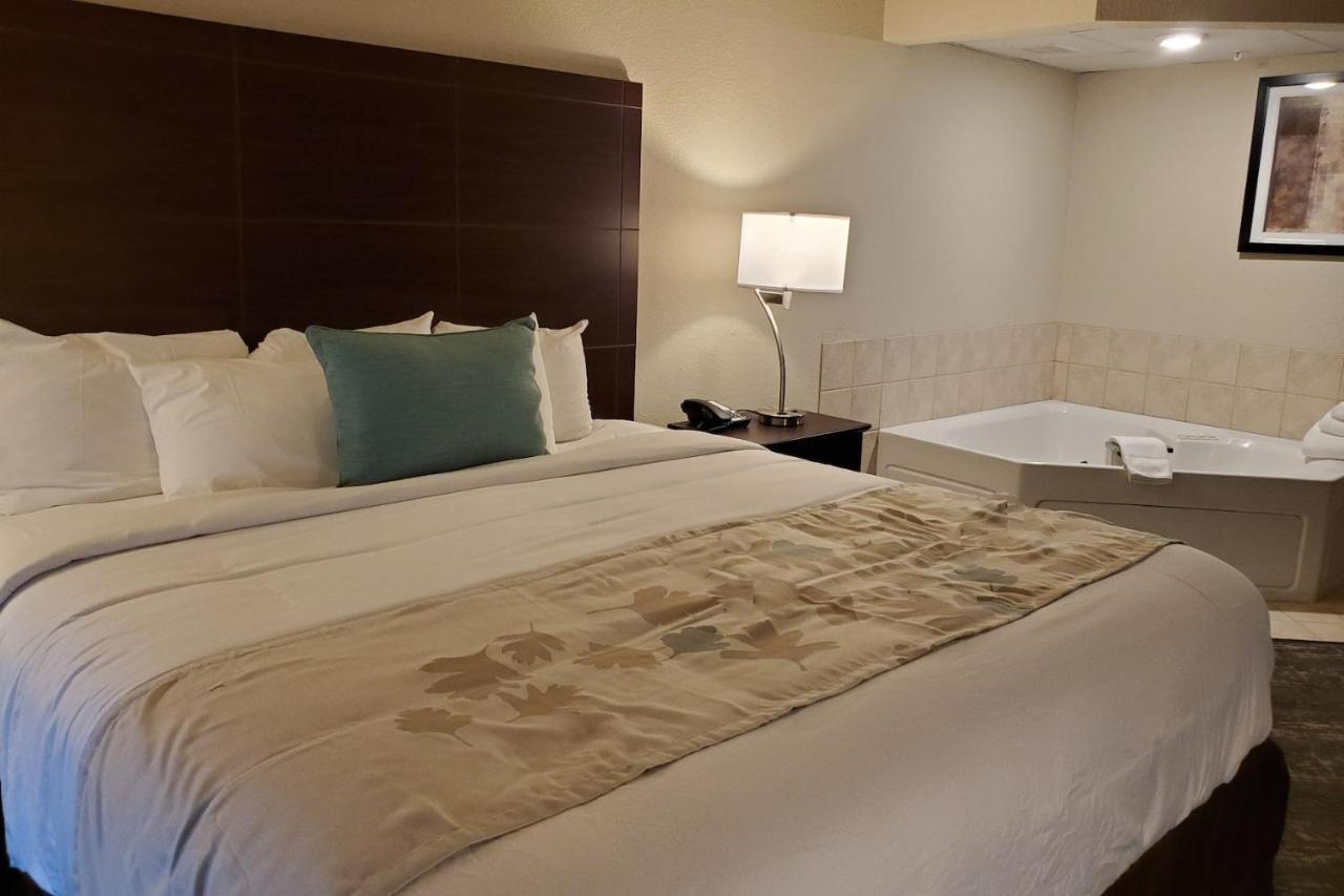 Cobblestone Suites - Oshkosh Bagian luar foto