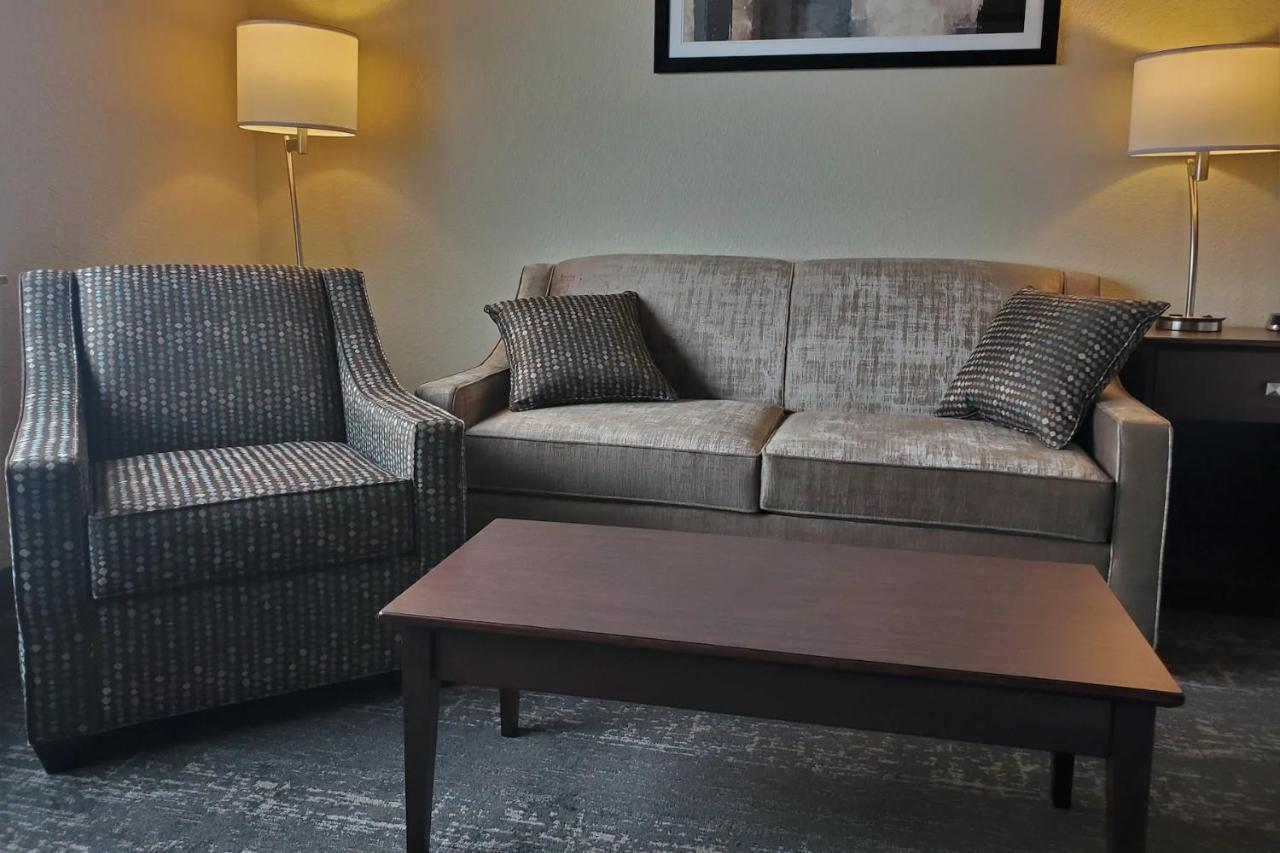 Cobblestone Suites - Oshkosh Bagian luar foto