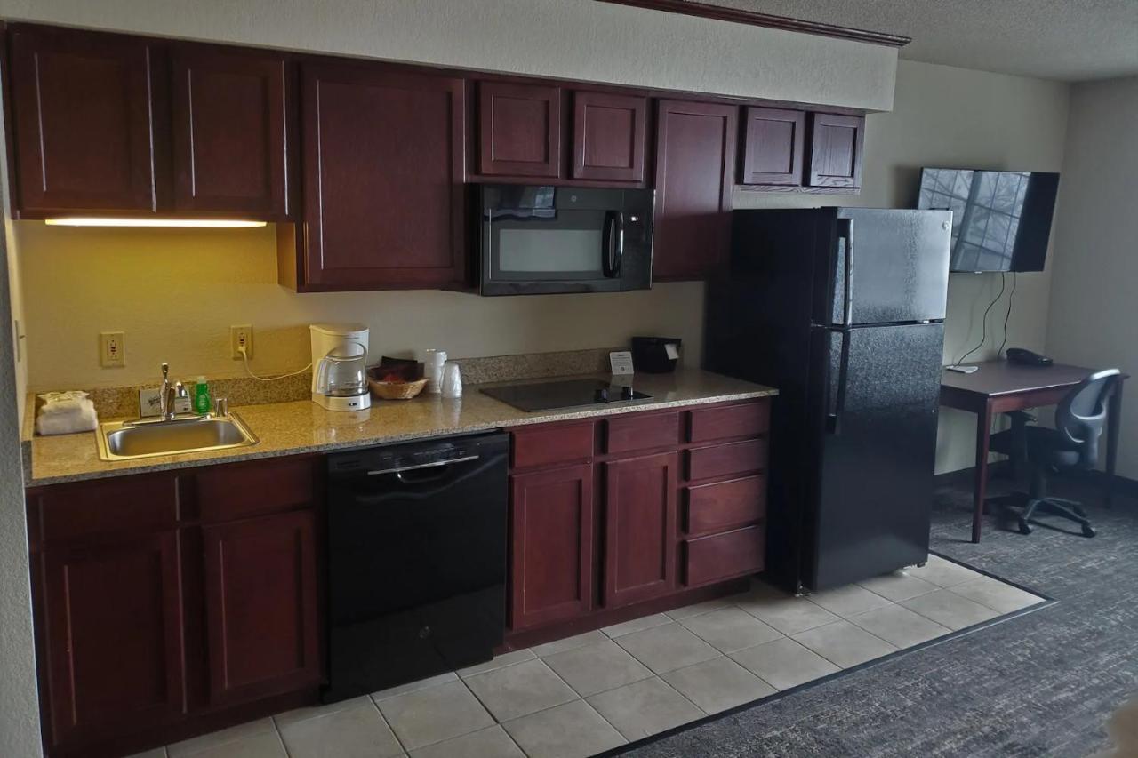 Cobblestone Suites - Oshkosh Bagian luar foto
