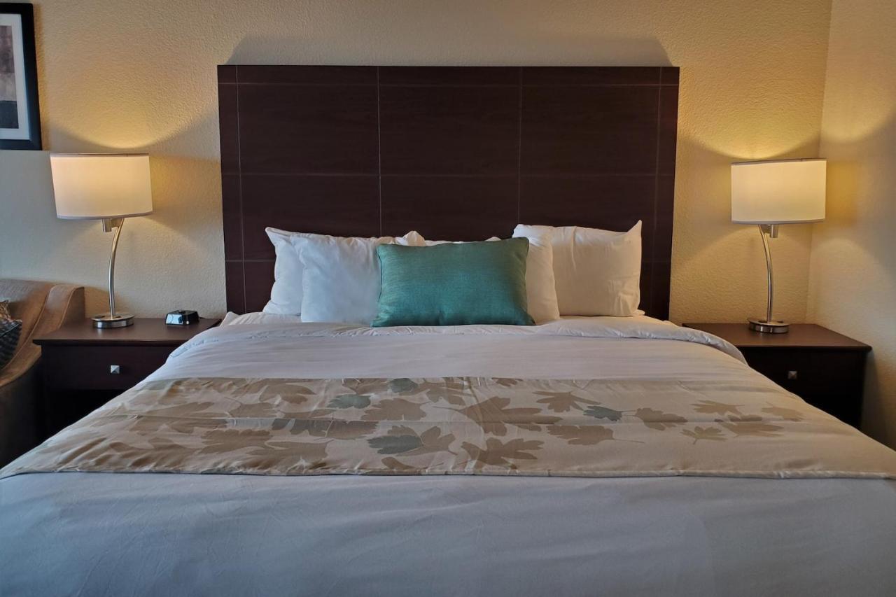 Cobblestone Suites - Oshkosh Bagian luar foto