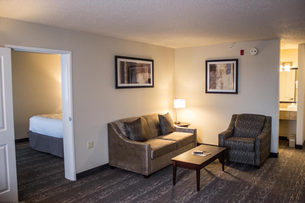 Cobblestone Suites - Oshkosh Bagian luar foto