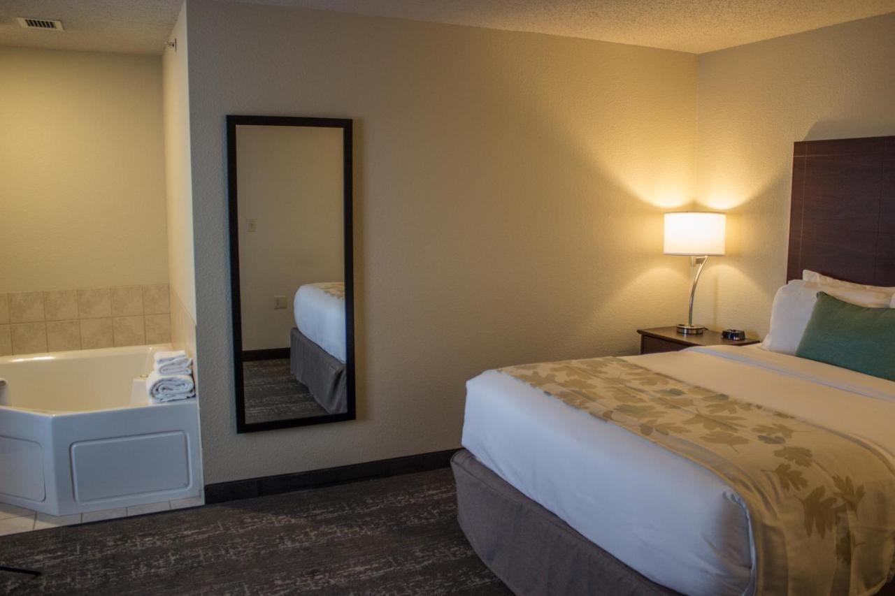 Cobblestone Suites - Oshkosh Bagian luar foto