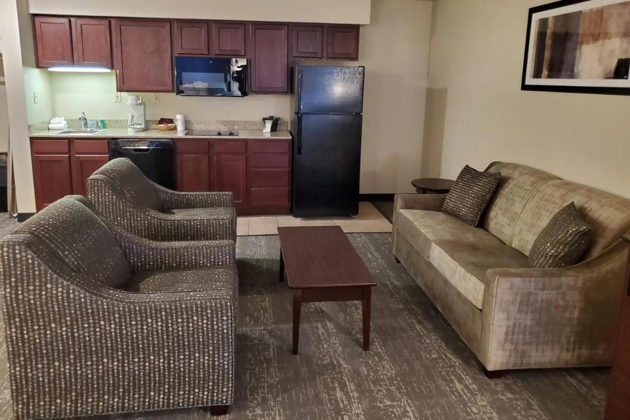 Cobblestone Suites - Oshkosh Bagian luar foto